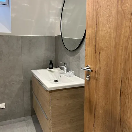 Avec Vue Sur Les Vignes *